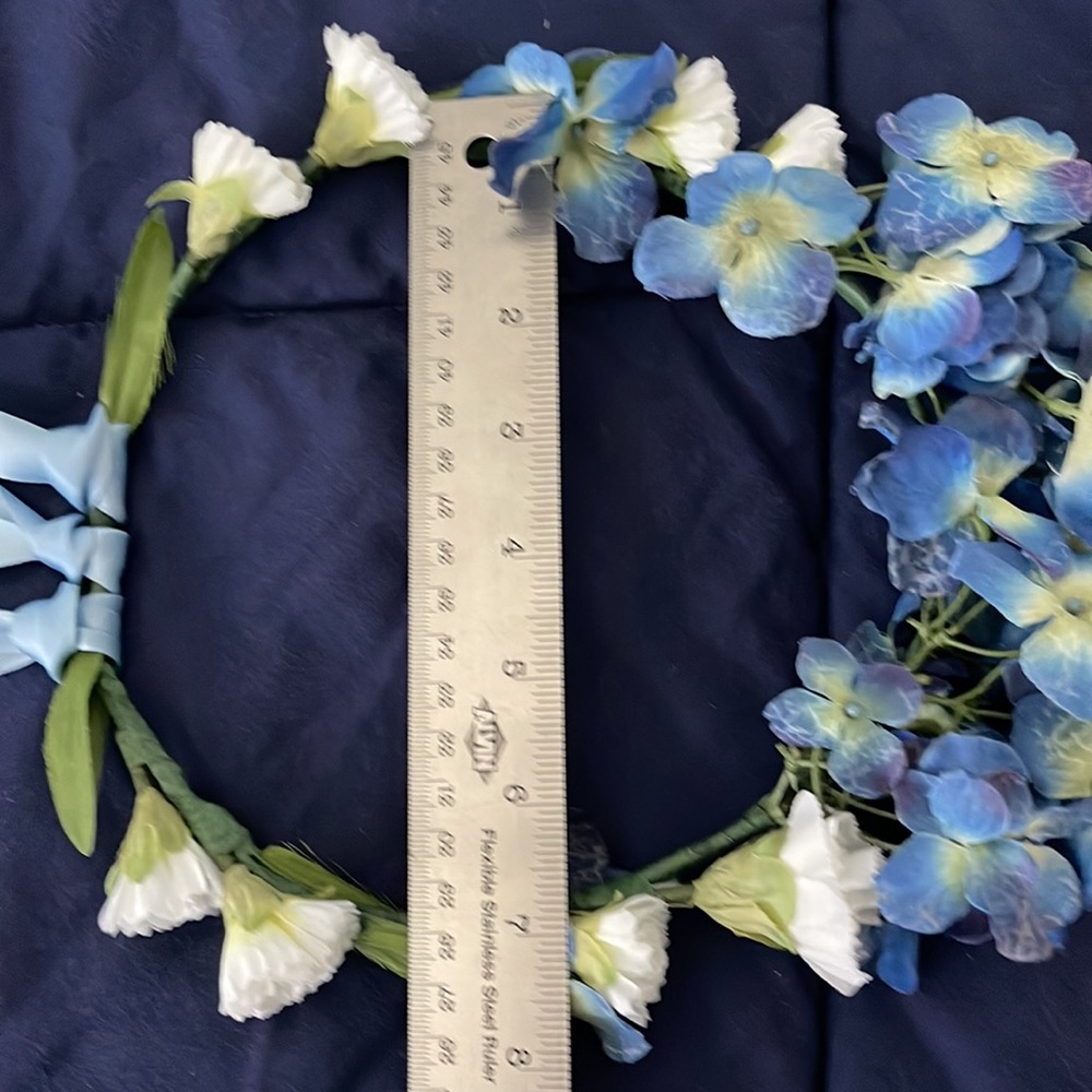Flowered headpiece - Picture 4 of 4